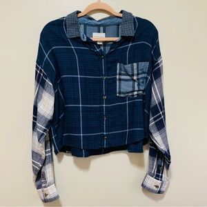 American Eagle Blue Plaid Cropped Button-Up Shirt size large